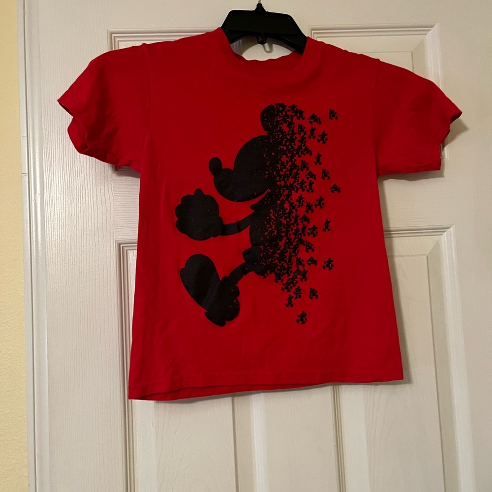 PM013226 Disney Red T-Shirt with Black Mickey Graphic